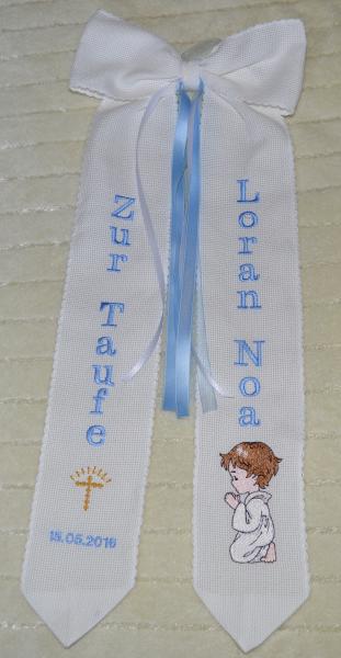 Schleife Motiv Kind knieend